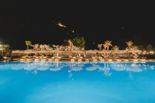 Внешний вид отеля Maya Beach Resort