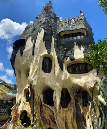 Внешний вид отеля Crazy House в Далате