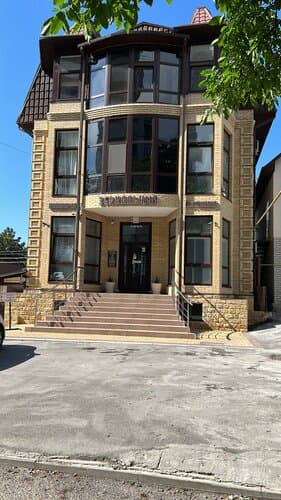 Внешний вид отеля Зеркальный в Кисловодске