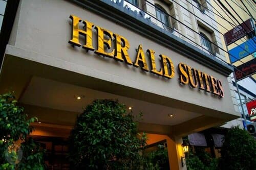 Внешний вид отеля Herald Suites в Макати