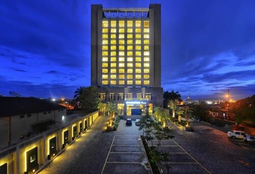 Внешний вид отеля DoubleTree by Hilton Hotel Pune - Chinchwad в Хавелях