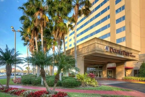 Внешний вид отеля DoubleTree by Hilton Orlando Airport в Орландо