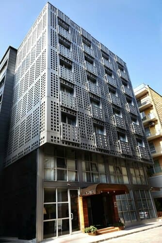 Внешний вид отеля Beyond Hotel в Конаке