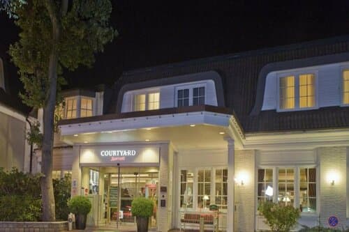 Внешний вид отеля Courtyard by Marriott Hamburg Airport в Гамбурге